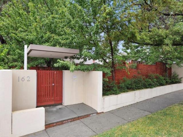 Two Bedroom Apartment with Private Courtyard in Prime Kew Location
