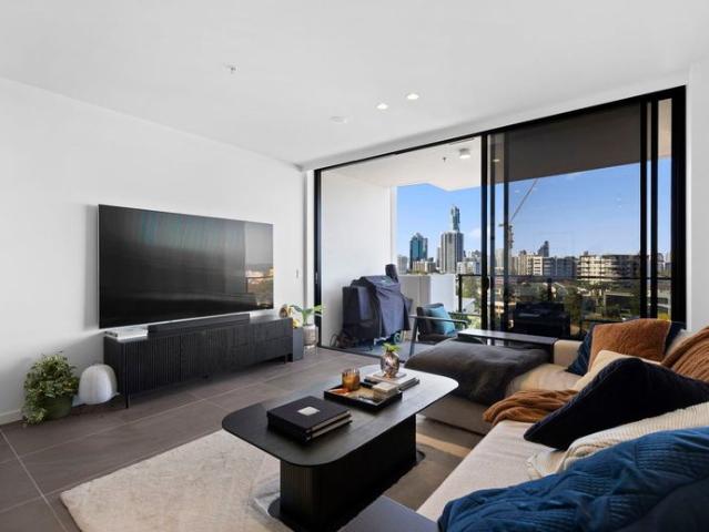 Two bedroom apartment with stunning views of Surfers Paradise