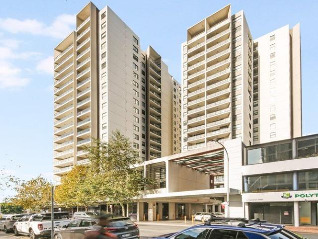 Two Bedroom Apartment with Stunning City & Water Views
