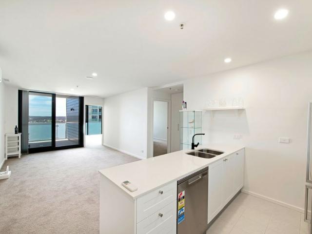Two Bedroom Apartment With Stunning Lake Views