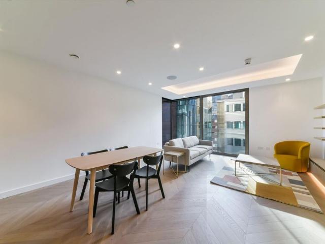 Two bedroom apartment to rent in EC3N