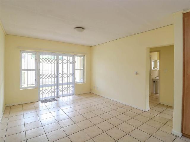 Two Bedroom Apartment To Rent In Onder Papegaaiberg