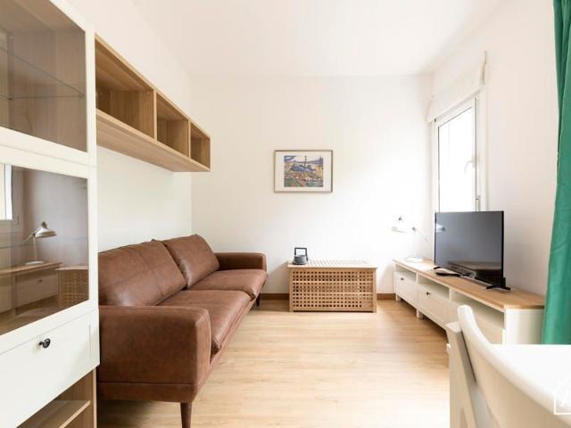 Two Bedroom Barceloneta apartment with Balcony