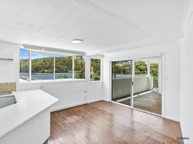 Two Bedroom Beachside Waterfront Unit
