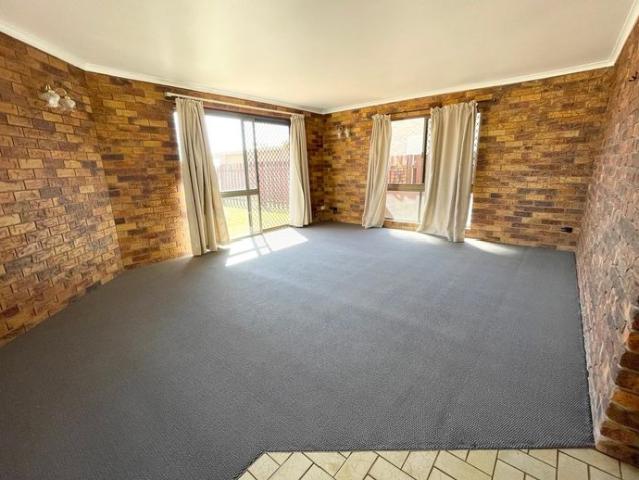 Two Bedroom Brick Unit in Convenient Thabeban Location