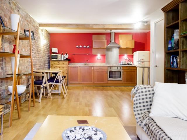 Two Bedroom Converted Warehouse, London Has an Apartment