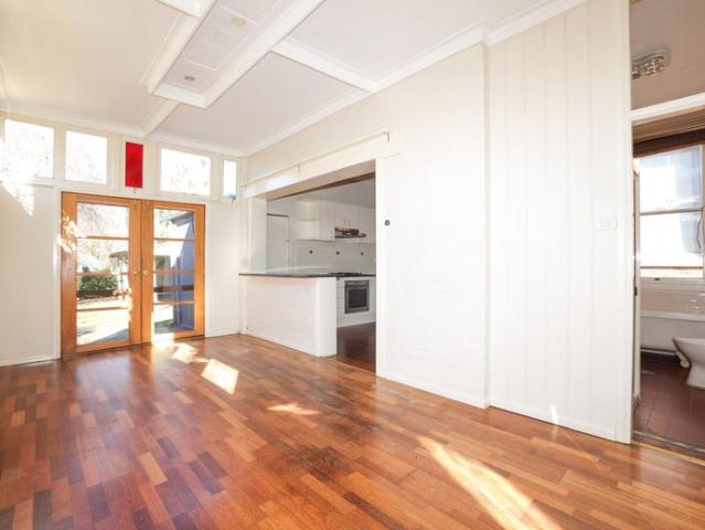 2 Bedroom House Great Location Close to Hospital & Schools Available NOW!