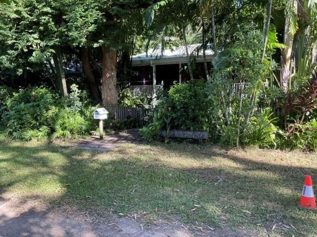 Two bedroom cottage close to Geoffrey Bay Available 6 months