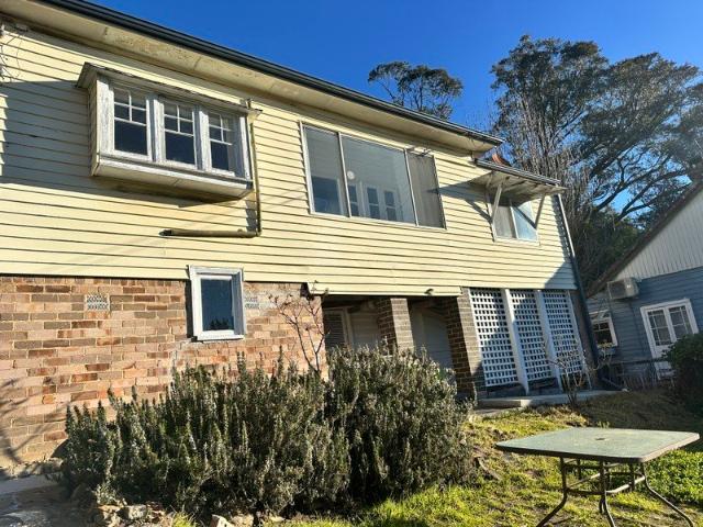 TWO BEDROOM CLOSE TO TOWN