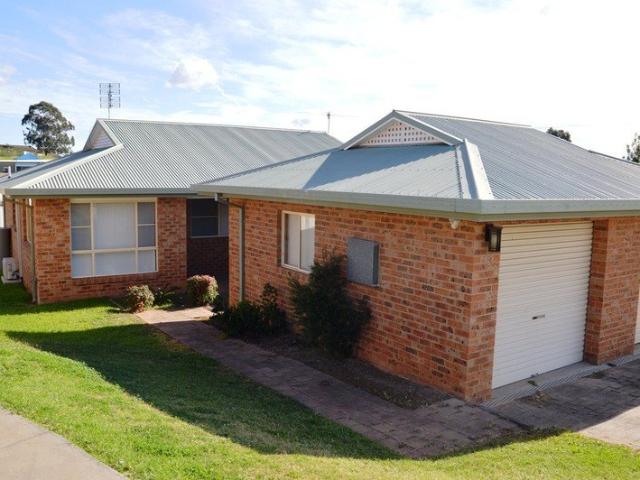 Two Bedroom Duplex Close to Muswellbrook Fair