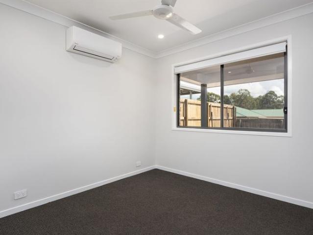 Two Bedroom Duplex Air Con & Private Yard