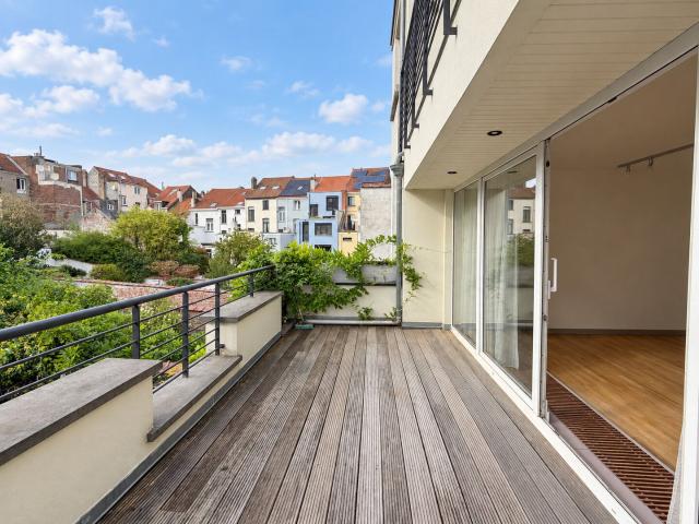 UNDER OFFER