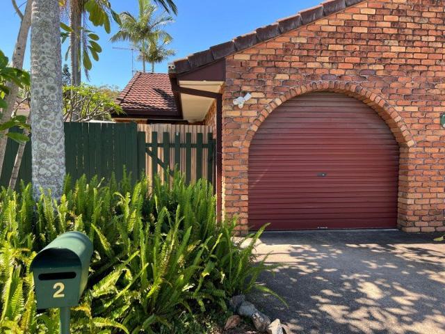 Two Bedroom Duplex Unit Perfect Location