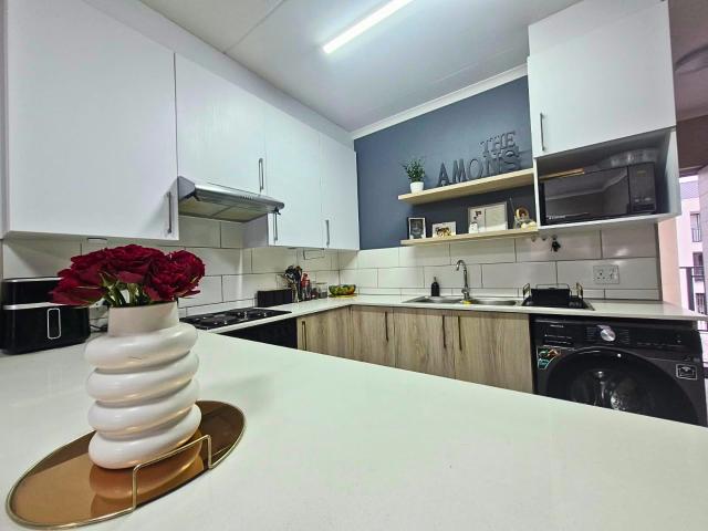 Two bedroom, First floor 60m2 apartment in Cederberg Estate!