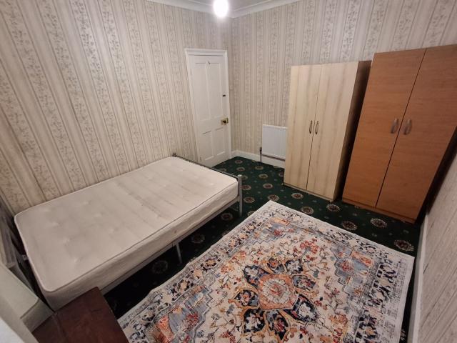 Two bedroom first Floor Flat close to manor park station £2000 inclusive