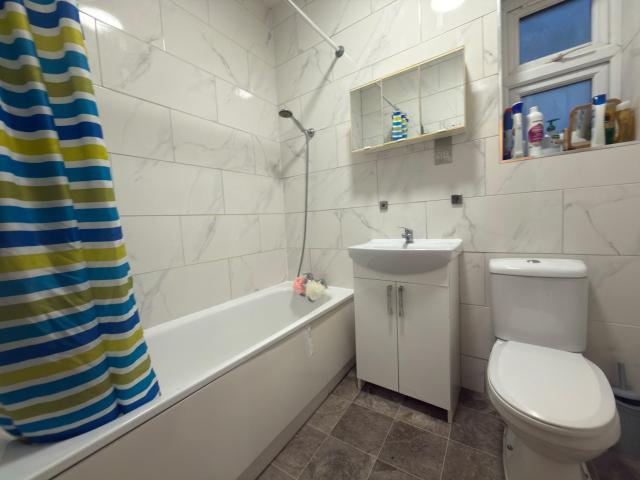Two bedroom first floor flat close to valentines park and station