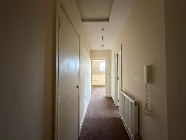 Two Bedroom Flat On The Green
