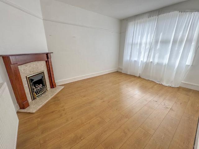 Two bedroom flat available now, this well presented ground floor flat is situated in North Lynn