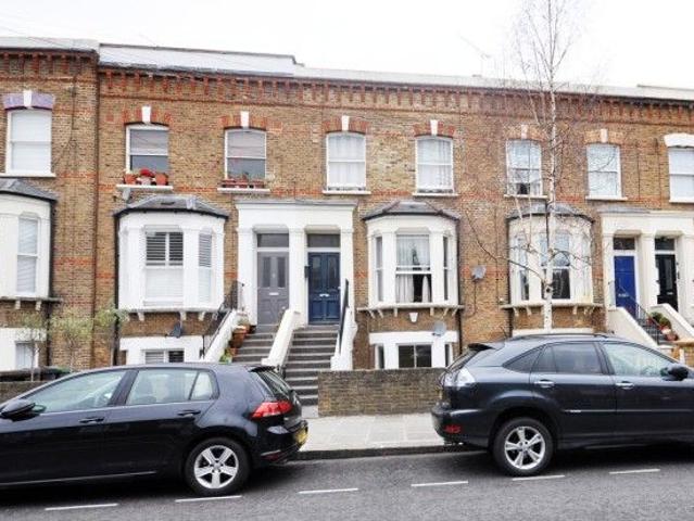 Two Bedroom Flat to rent in London