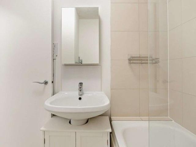 Two Bedroom Flat to rent in London