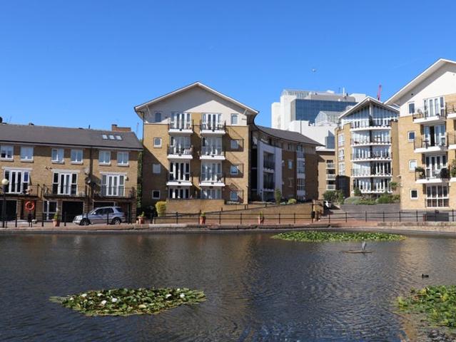 Two bedroom flat with En suite/Bathroom Tower Hill