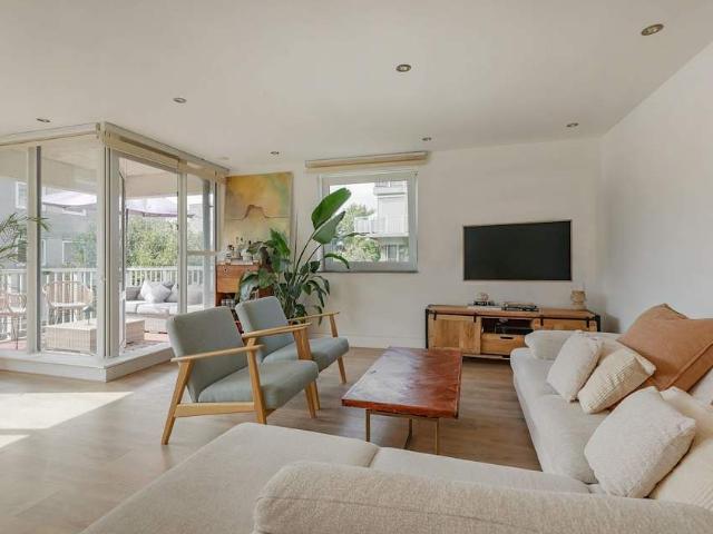 Two Bedroom Furnished Apartment — Amsterdam — Balcony