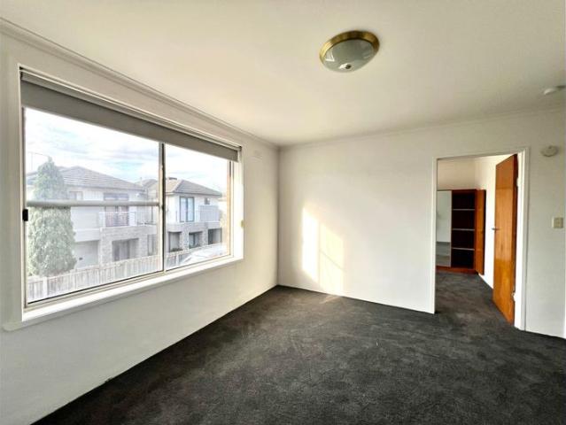 Two Bedroom, Ground Floor Apartment in Great Location!