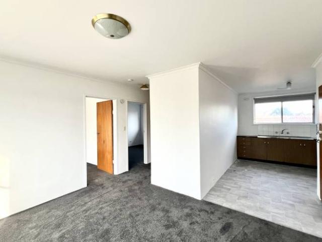 Two Bedroom, Ground Floor Apartment in Great Location!