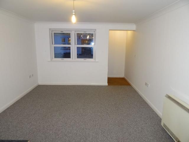 Two bedroom ground floor flat with private patio garden to let in the Isle of Wight