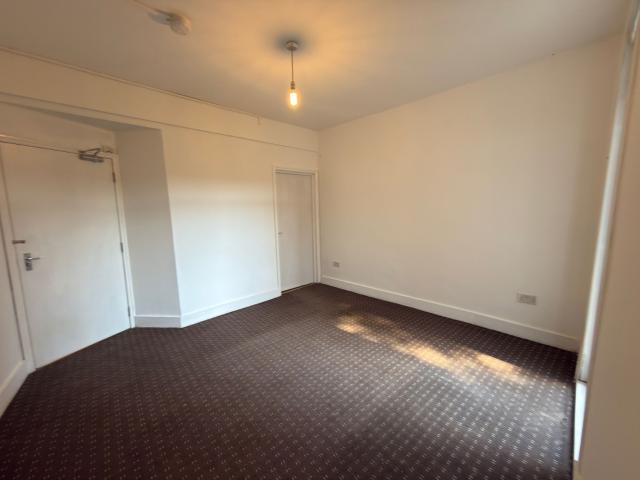 two bedroom Ground Floor flat ideal for working families