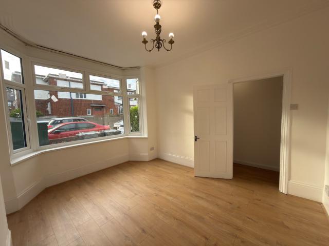 Two bedroom Ground floor Flat ideal for working family £1875