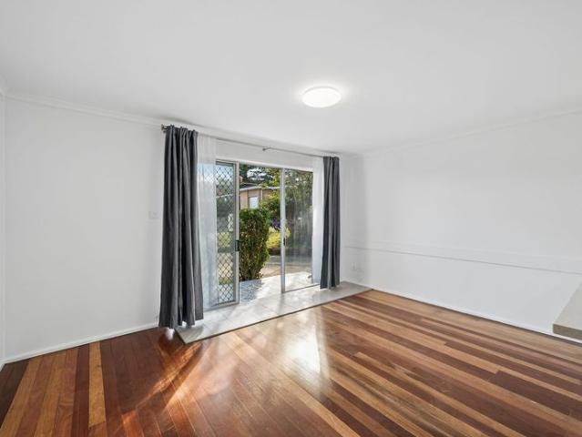 Two bedroom, ground floor, metres from the surf