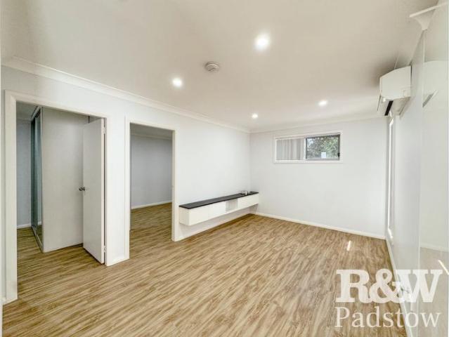 Two Bedroom Granny Flat Just 700m to Padstow Station and Shops