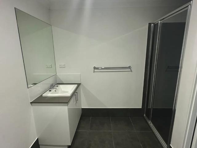 Two Bedroom Home Close to M1