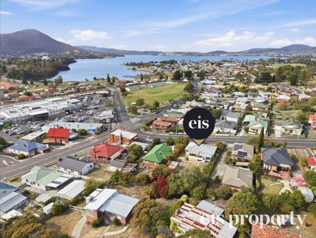 Two Bedroom Home Close To Claremont Plaza