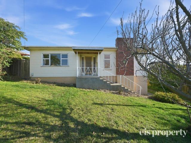 Two Bedroom Home Close To Claremont Plaza