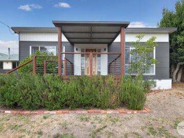 TWO BEDROOM HOME IN CRESWICK!