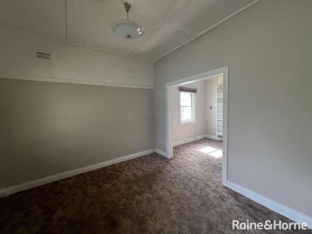 TWO BEDROOM HOME IN QUIET & CENTRAL LOCATION