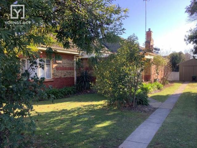 Two bedroom house with sunroom in a great.