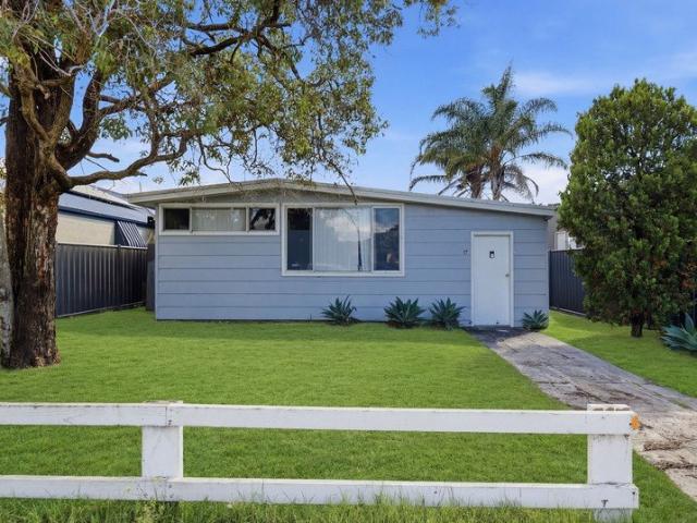 DUAL LIVING POTENTIAL TWO BEDROOM HOME WITH SEPARATE CABIN & REAR LANE ACCESS IDEAL FIRST HOME OR HIGH YIELD INVESTMENT