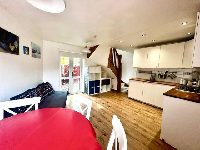 Two bedroom house in E6 for short and long term