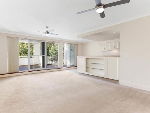 Two Bedroom in the Heart of Breakfast Point
