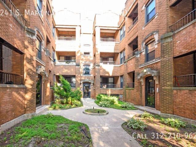 Two Bedroom in Washington Park!