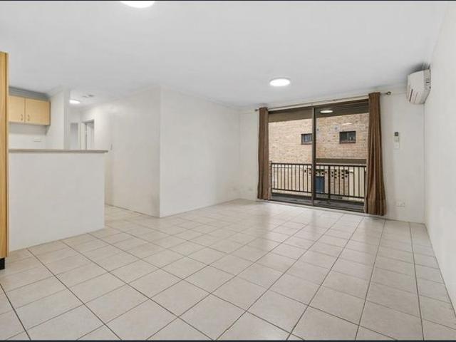 Two Bedroom Living Close to Shops & Transport