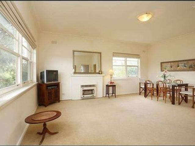 TWO BEDROOM LOCATED NEAR THE BAY
