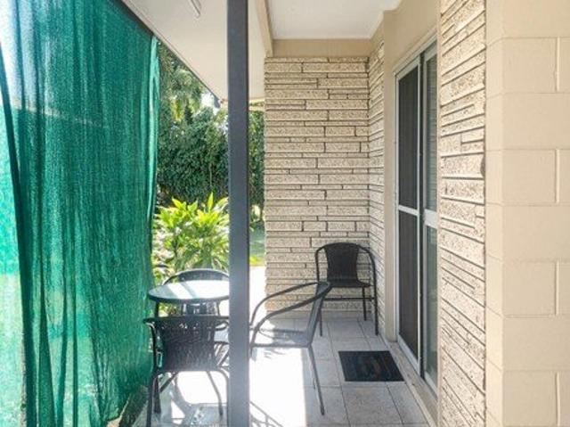 Two bedroom low set unit with air conditioning & built in robes