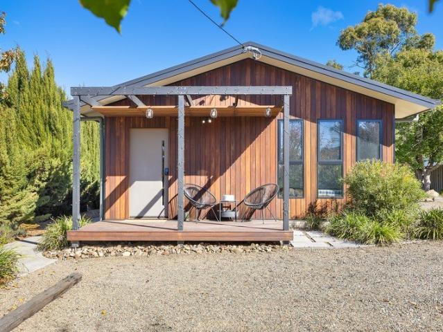 Two Bedroom Modern Apartment Available Now in Berridale