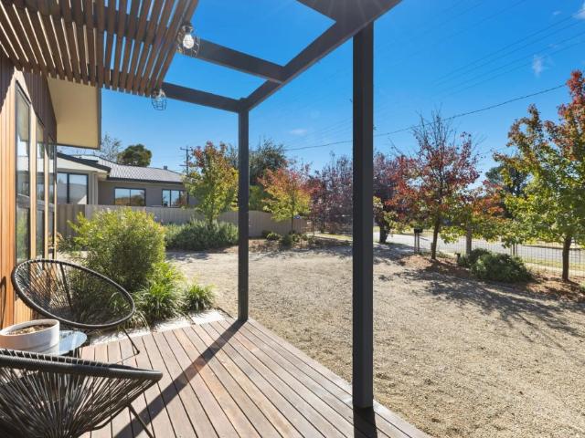 Two Bedroom Modern Apartment Available Now in Berridale