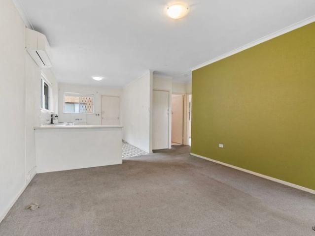 TWO BEDROOM, ORIGINAL CONDITION HEART OF BROADBEACH
