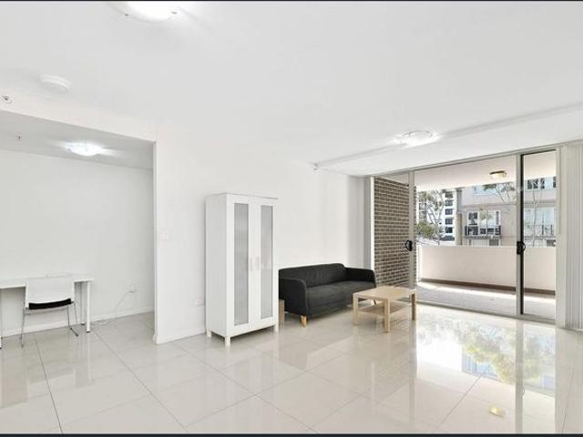 146sqm Two generously sized bedrooms plus a versatile study/guest room